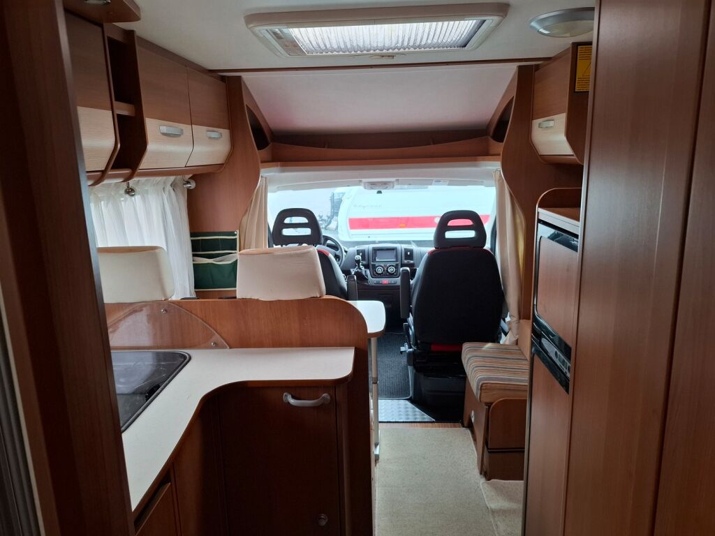 Carado T 449 2013 Valkoinen