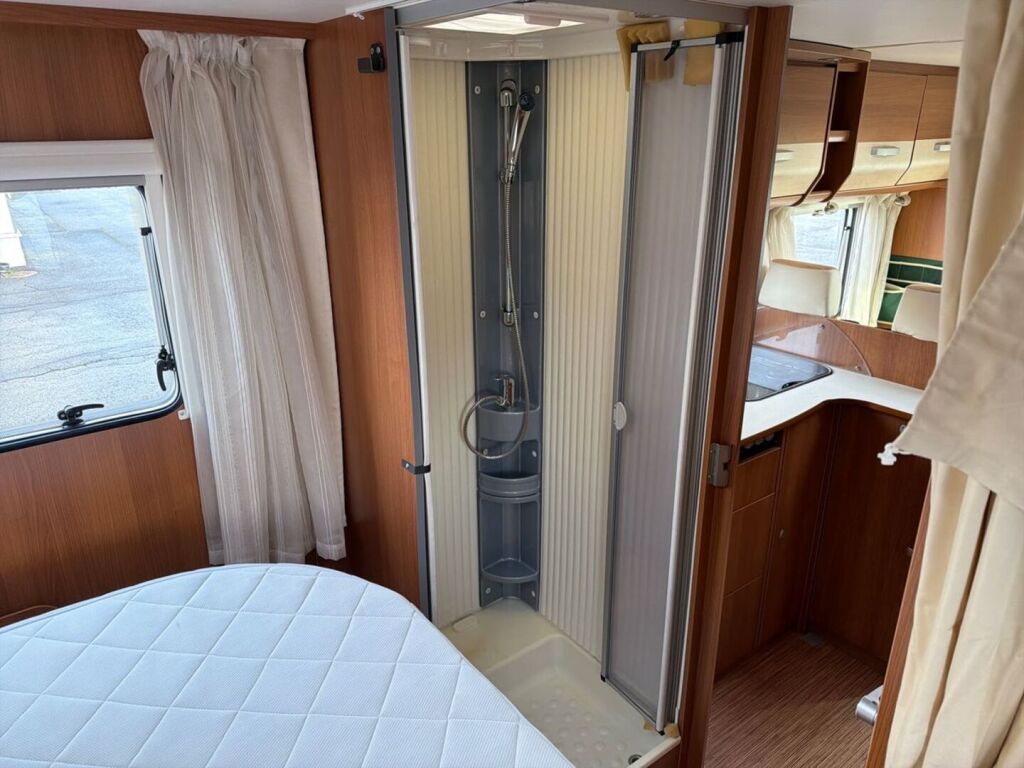Carado T 449 2013 Valkoinen