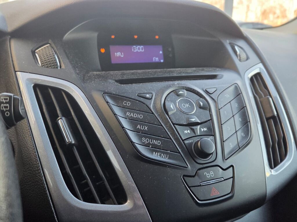 Ford Focus 2012 Punainen