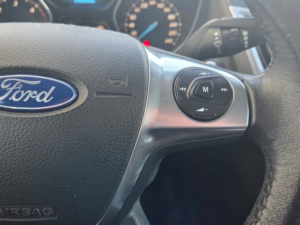 Ford Focus 2012 Punainen