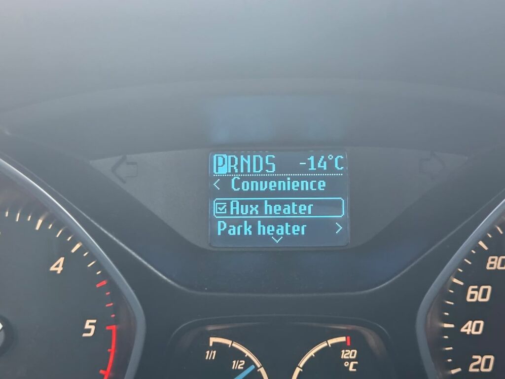 Ford Focus 2012 Punainen