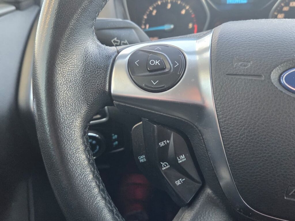 Ford Focus 2012 Punainen