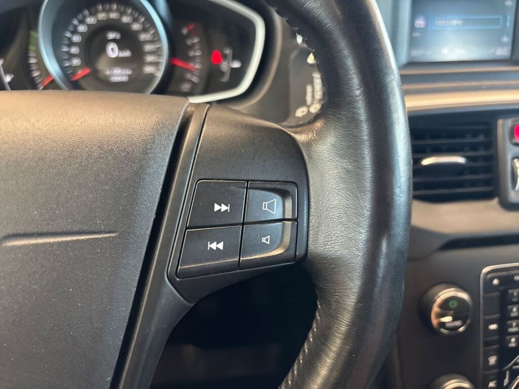 Volvo V40 2012 Ruskea (beige)