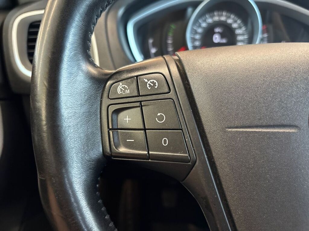 Volvo V40 2012 Ruskea (beige)