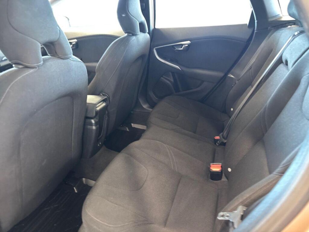 Volvo V40 2012 Ruskea (beige)