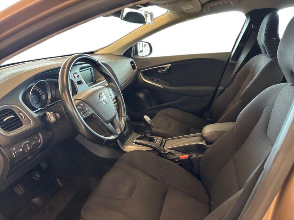 Volvo V40 2012 Ruskea (beige)