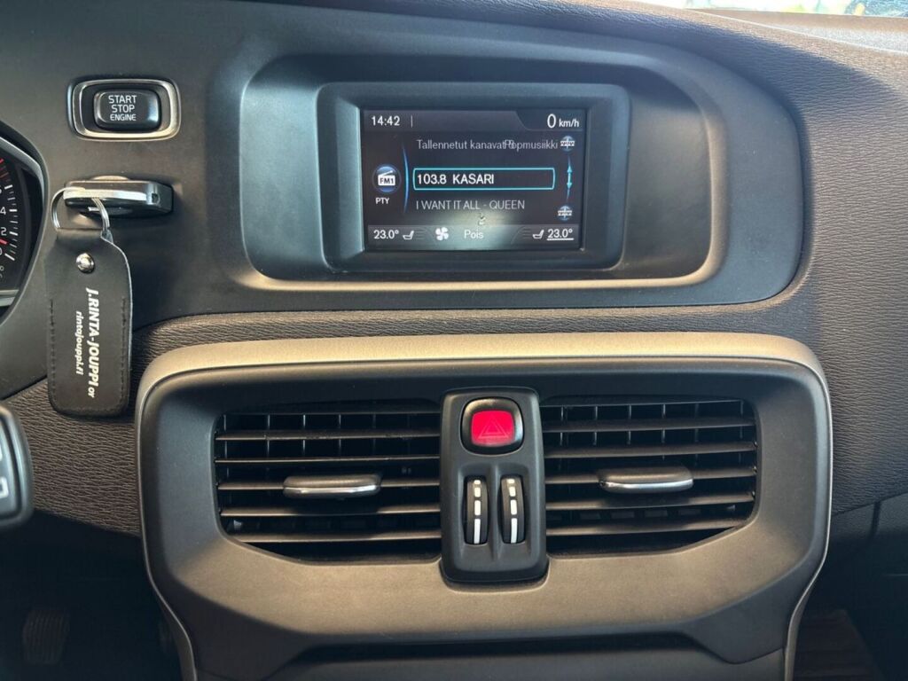 Volvo V40 2012 Ruskea (beige)