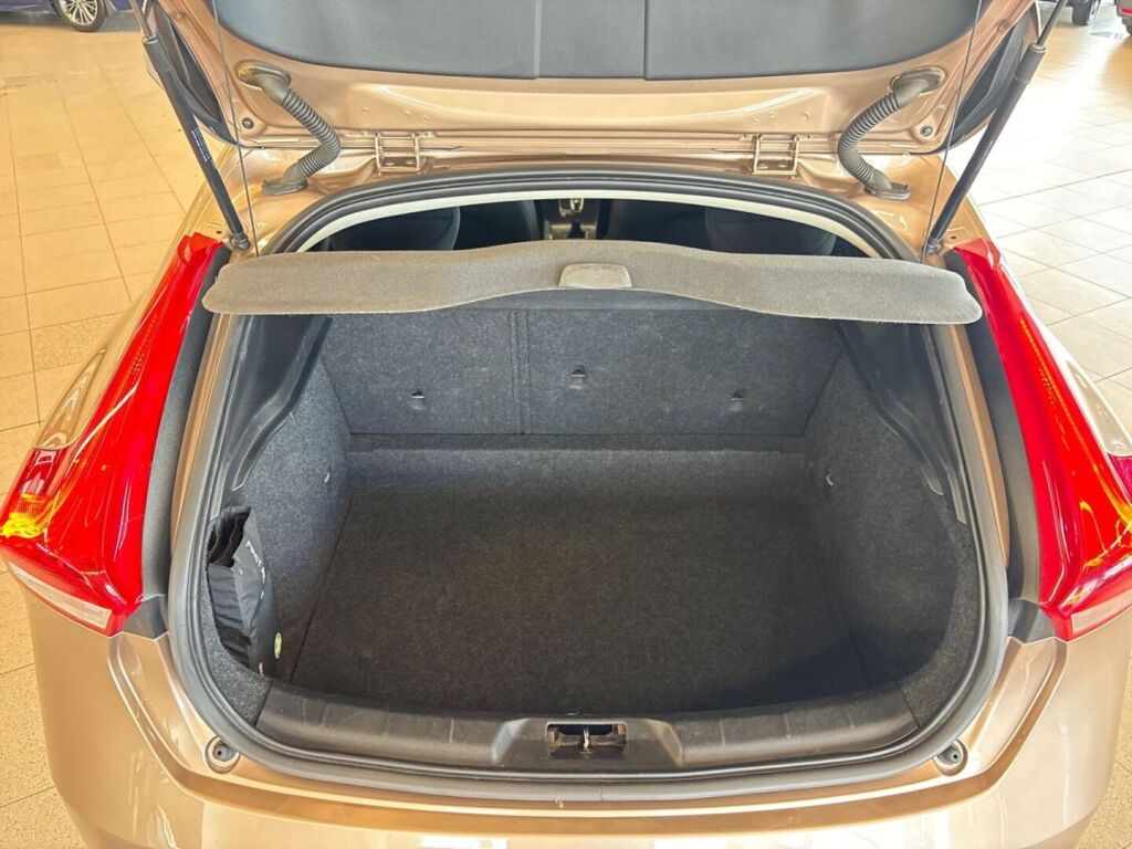 Volvo V40 2012 Ruskea (beige)