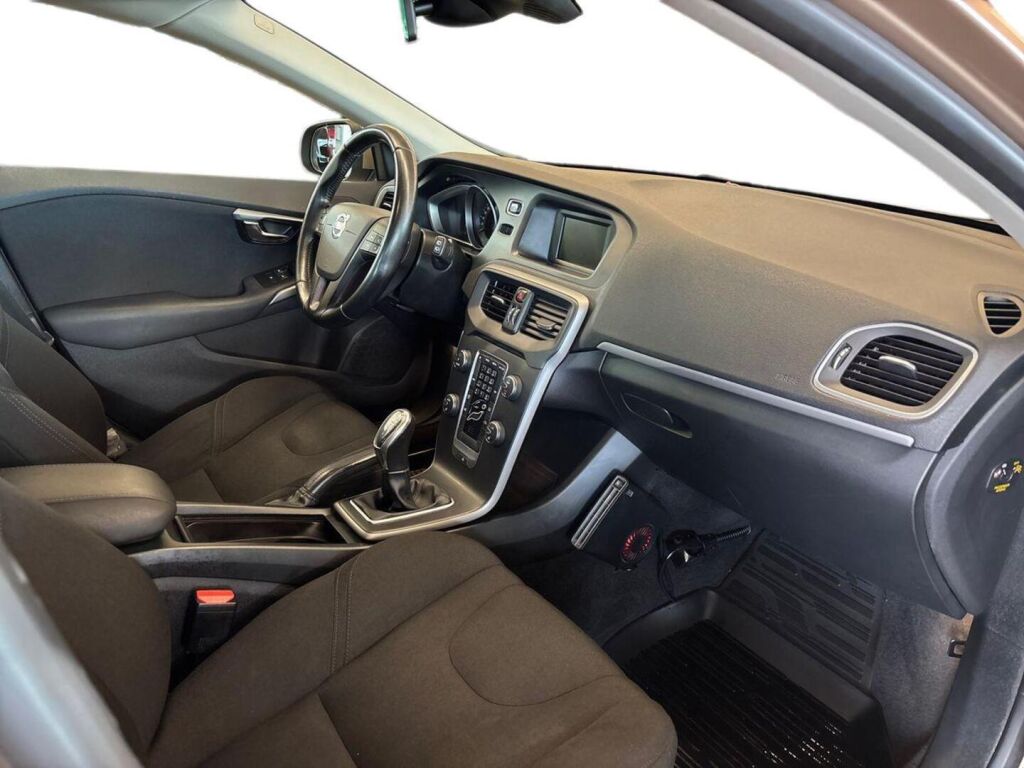Volvo V40 2012 Ruskea (beige)
