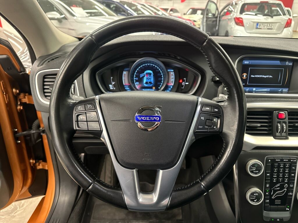 Volvo V40 2012 Oranssi