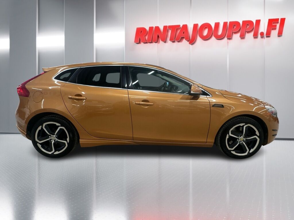 Volvo V40 2012 Oranssi