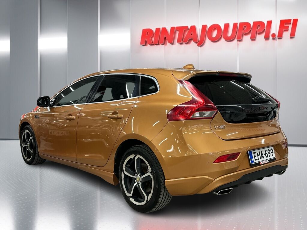 Volvo V40 2012 Oranssi