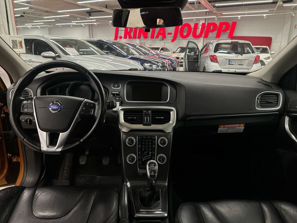 Volvo V40 2012 Oranssi
