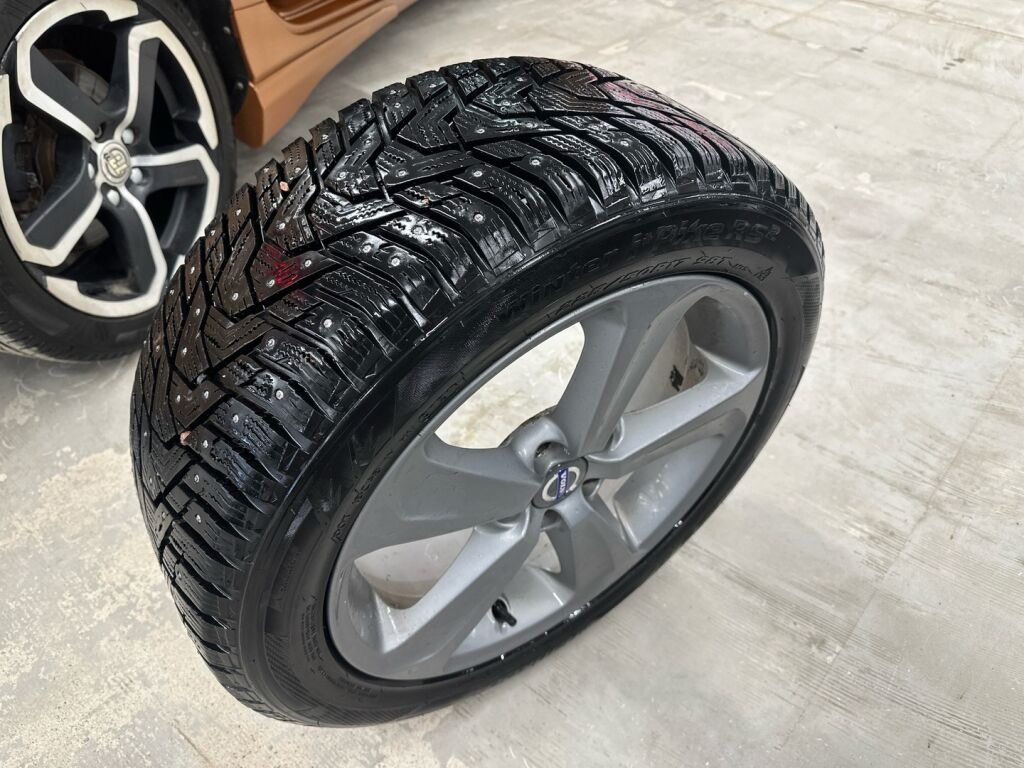 Volvo V40 2012 Oranssi