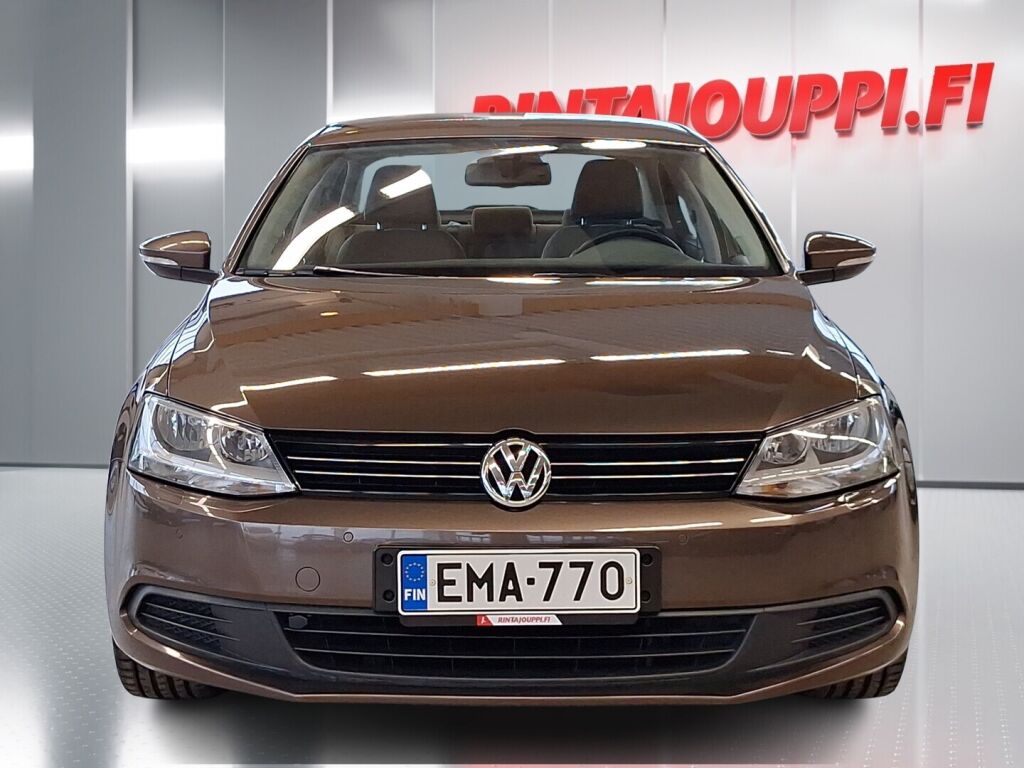 Volkswagen Jetta 2012 Ruskea (beige)
