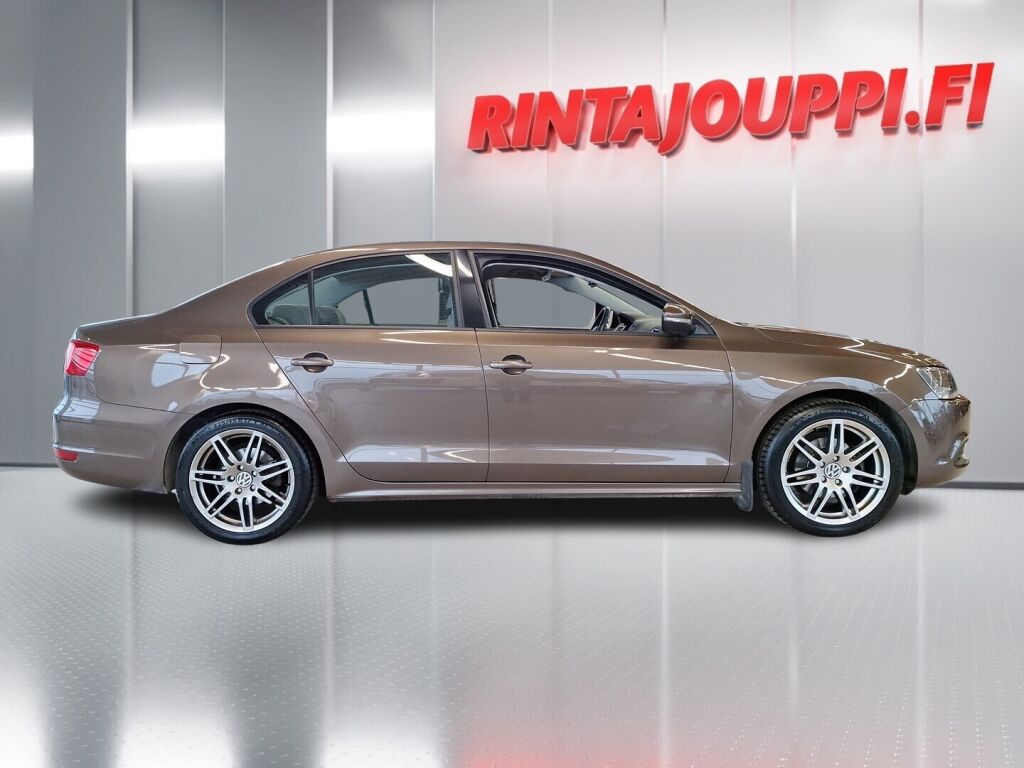 Volkswagen Jetta 2012 Ruskea (beige)