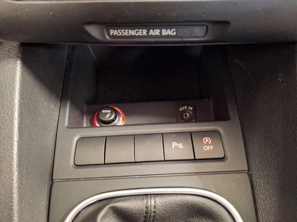 Volkswagen Jetta 2012 Ruskea (beige)