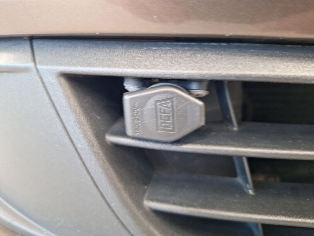 Volkswagen Jetta 2012 Ruskea (beige)