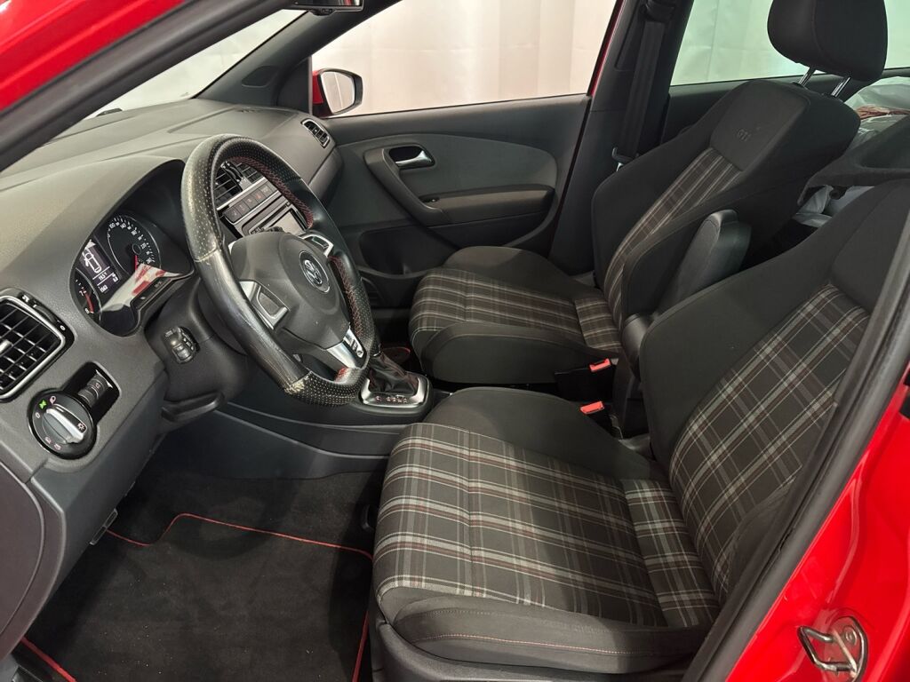 Volkswagen Polo 2012 Punainen