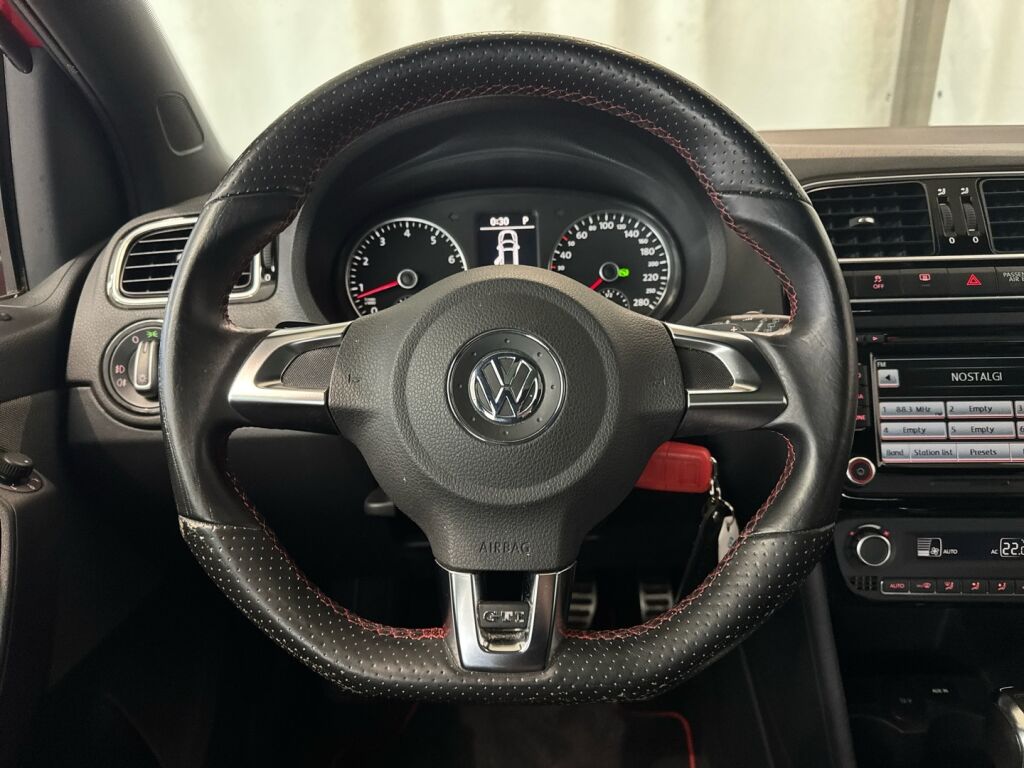 Volkswagen Polo 2012 Punainen