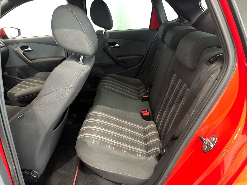 Volkswagen Polo 2012 Punainen