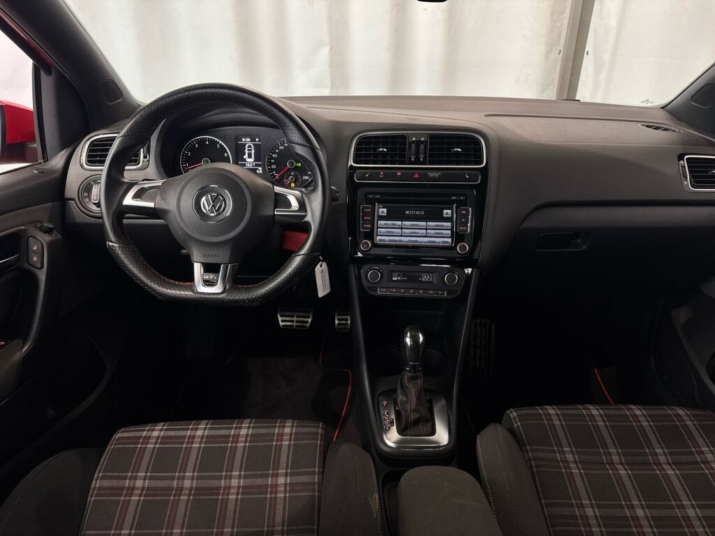 Volkswagen Polo 2012 Punainen