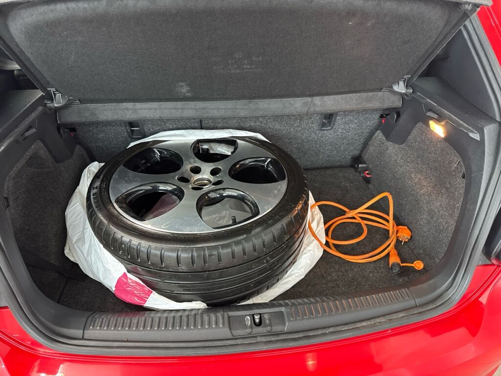 Volkswagen Polo 2012 Punainen