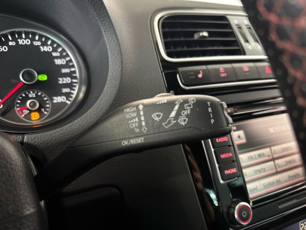 Volkswagen Polo 2012 Punainen