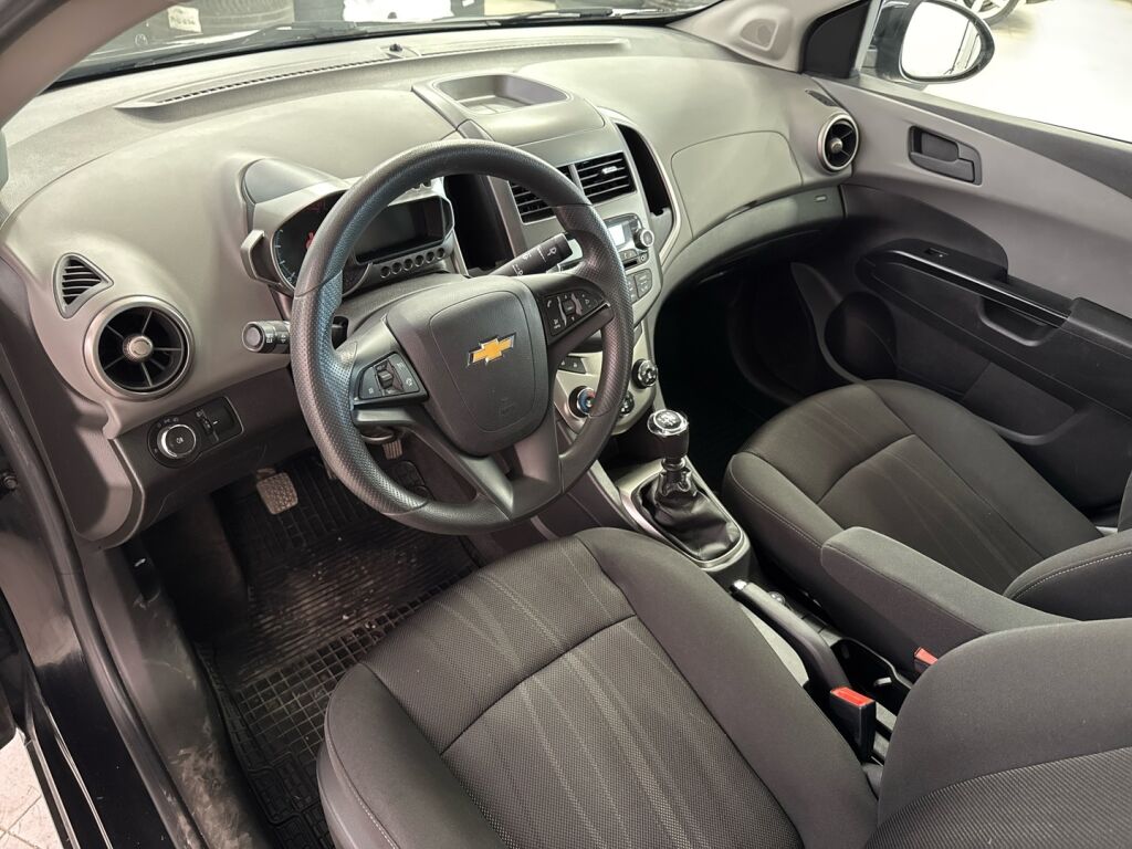 Chevrolet Aveo 2012 Musta