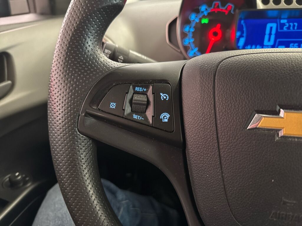 Chevrolet Aveo 2012 Musta