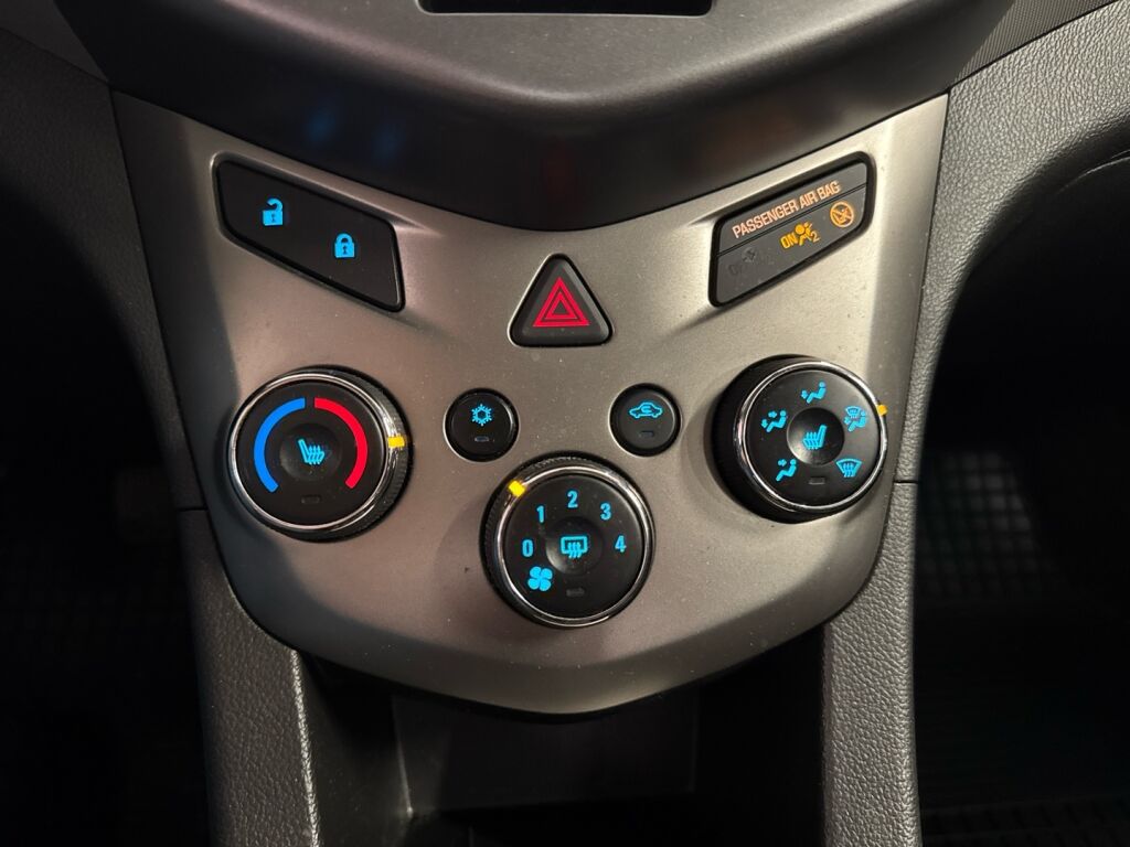 Chevrolet Aveo 2012 Musta