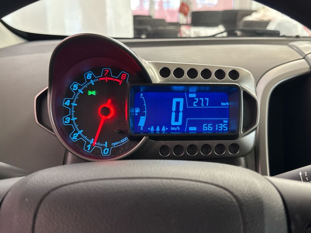 Chevrolet Aveo 2012 Musta