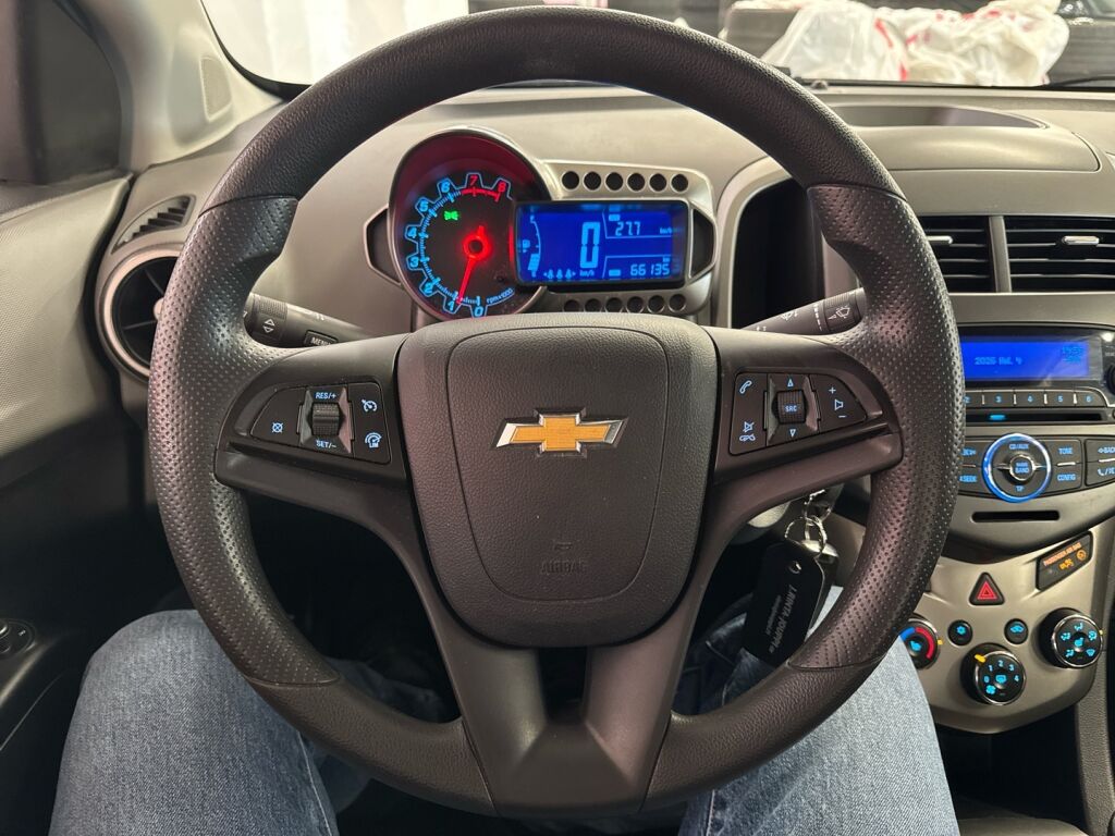 Chevrolet Aveo 2012 Musta