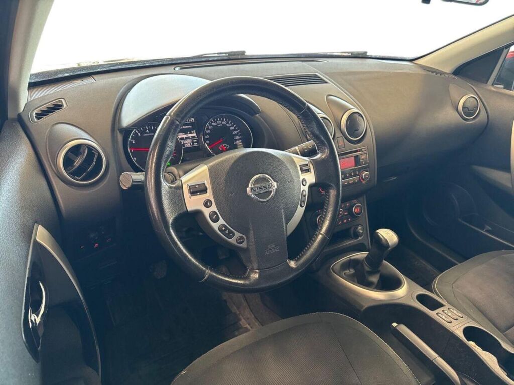 Nissan Qashqai+2 2012 Punainen