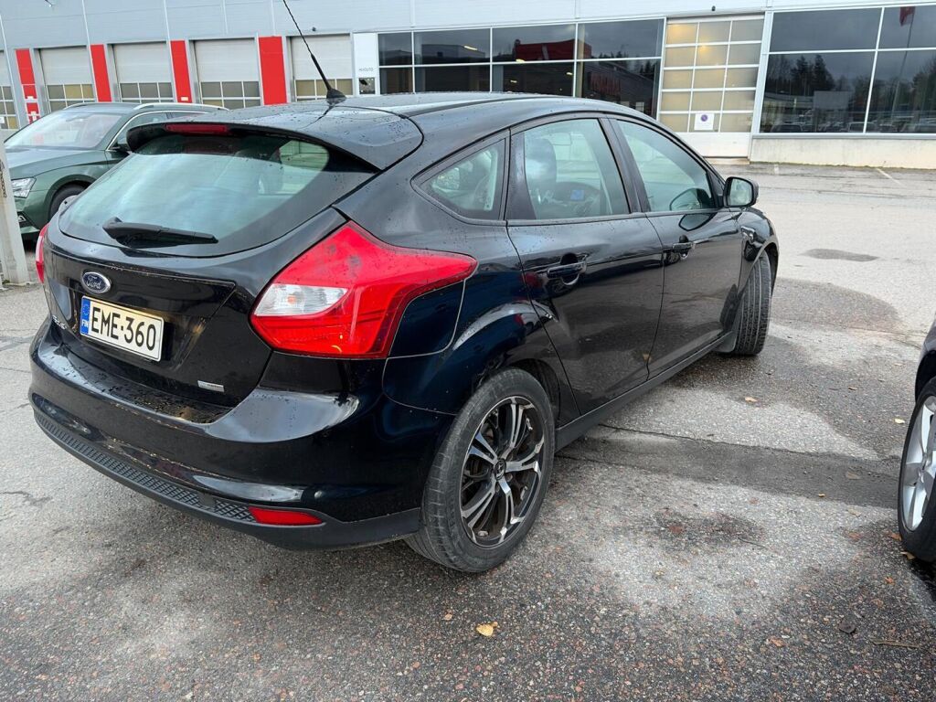Ford Focus 2012 Musta