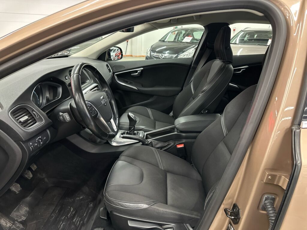 Volvo V40 2012 Ruskea (beige)