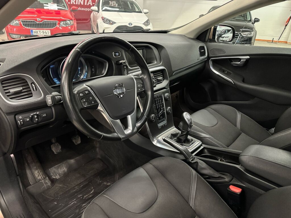 Volvo V40 2012 Ruskea (beige)