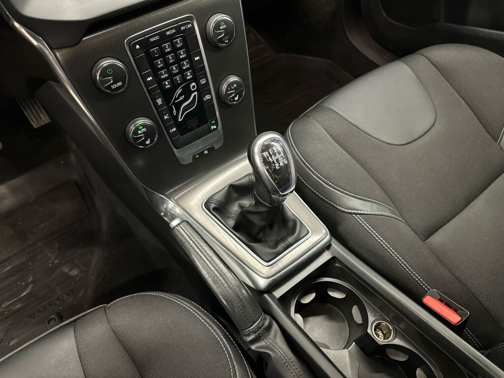 Volvo V40 2012 Ruskea (beige)