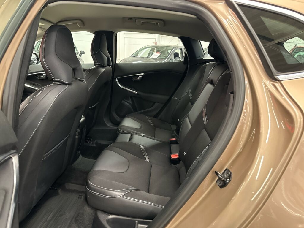 Volvo V40 2012 Ruskea (beige)
