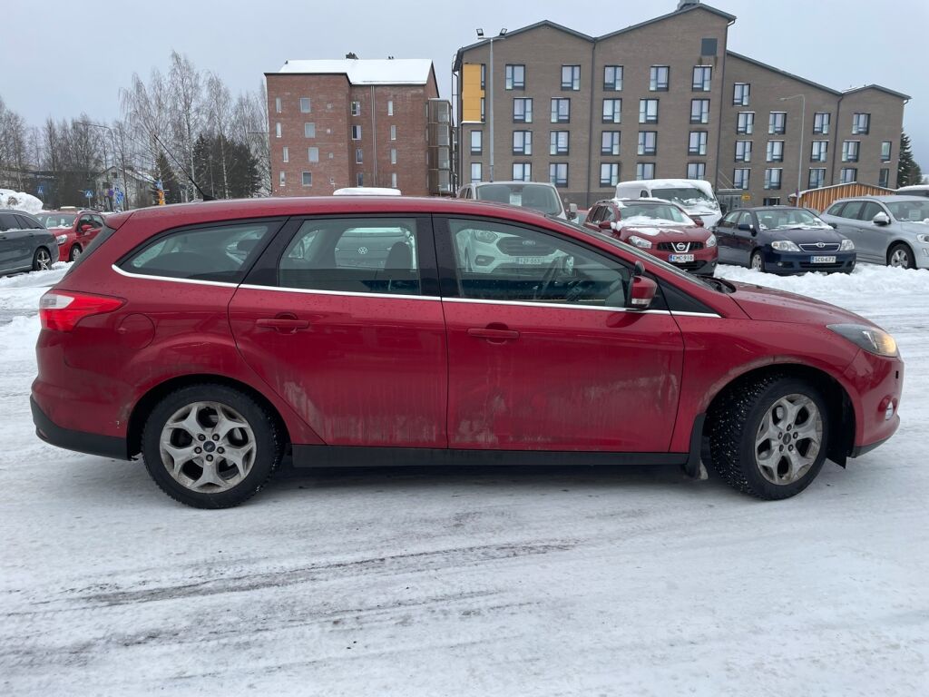 Ford Focus 2012 Punainen