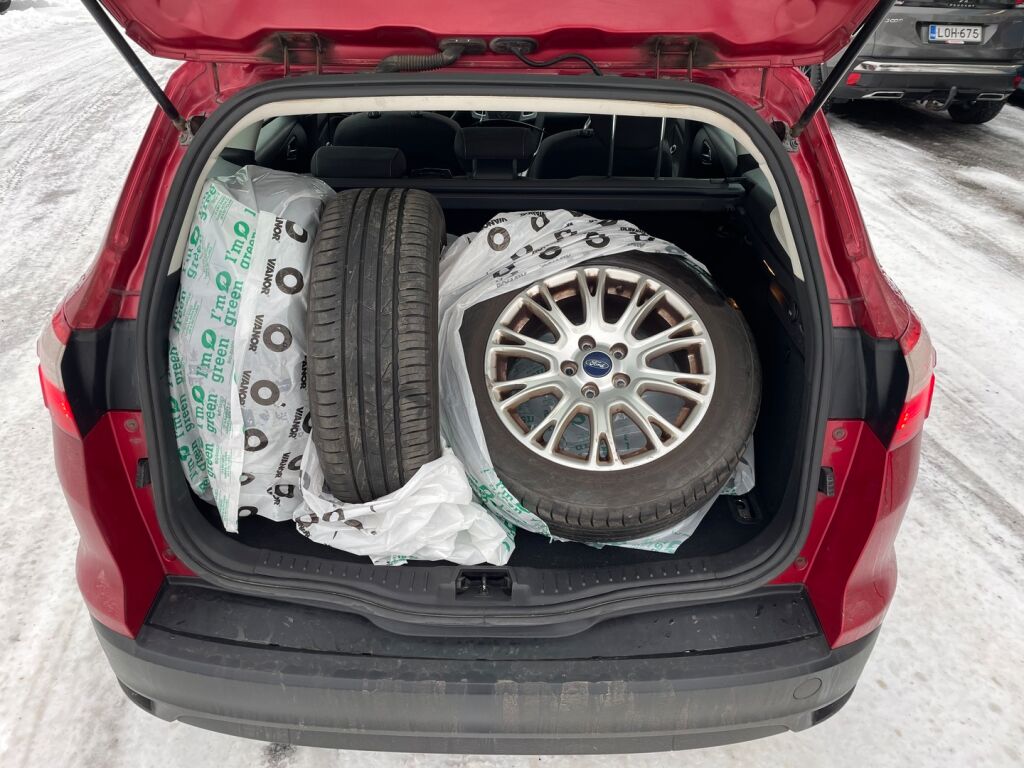 Ford Focus 2012 Punainen