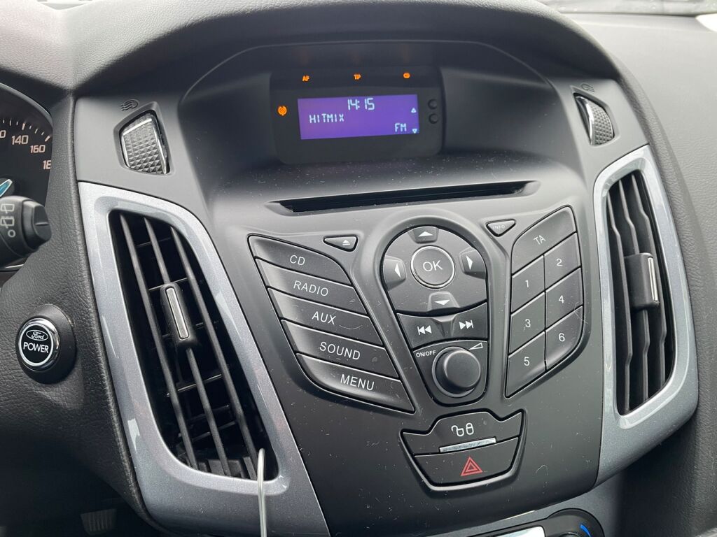 Ford Focus 2012 Punainen