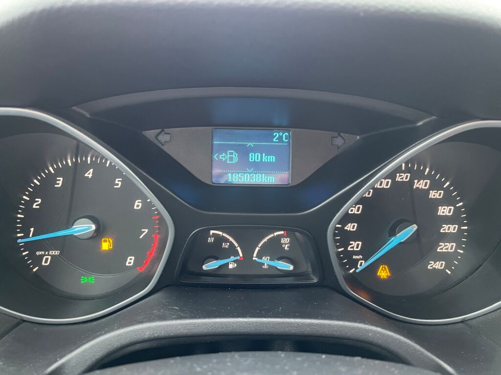 Ford Focus 2012 Punainen