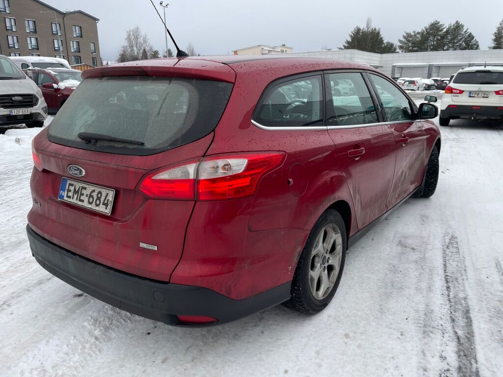 Ford Focus 2012 Punainen
