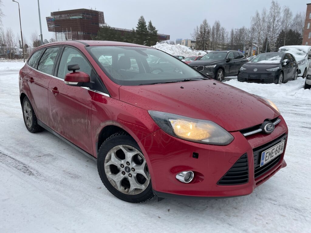 Ford Focus 2012 Punainen