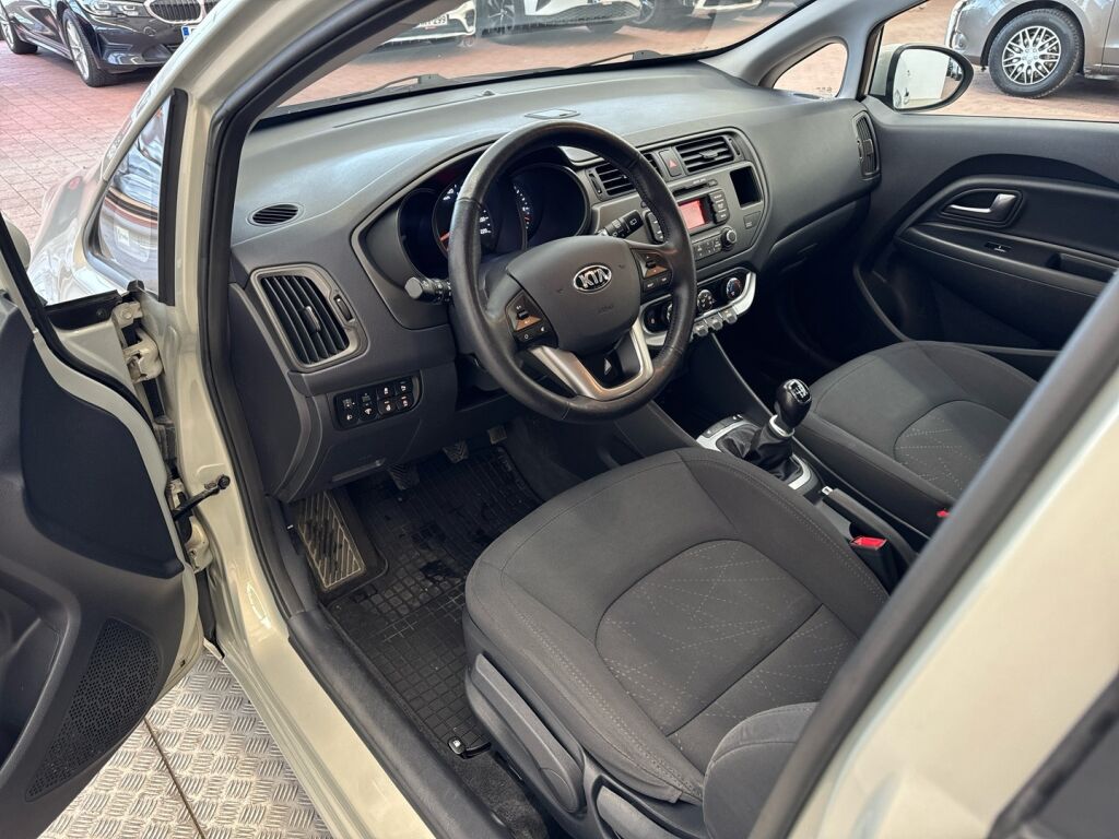 Kia Rio 2012 Ruskea (beige)