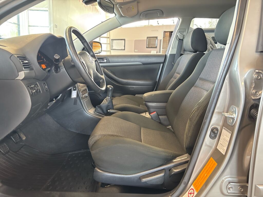 Toyota Avensis 2007 Ruskea (beige)