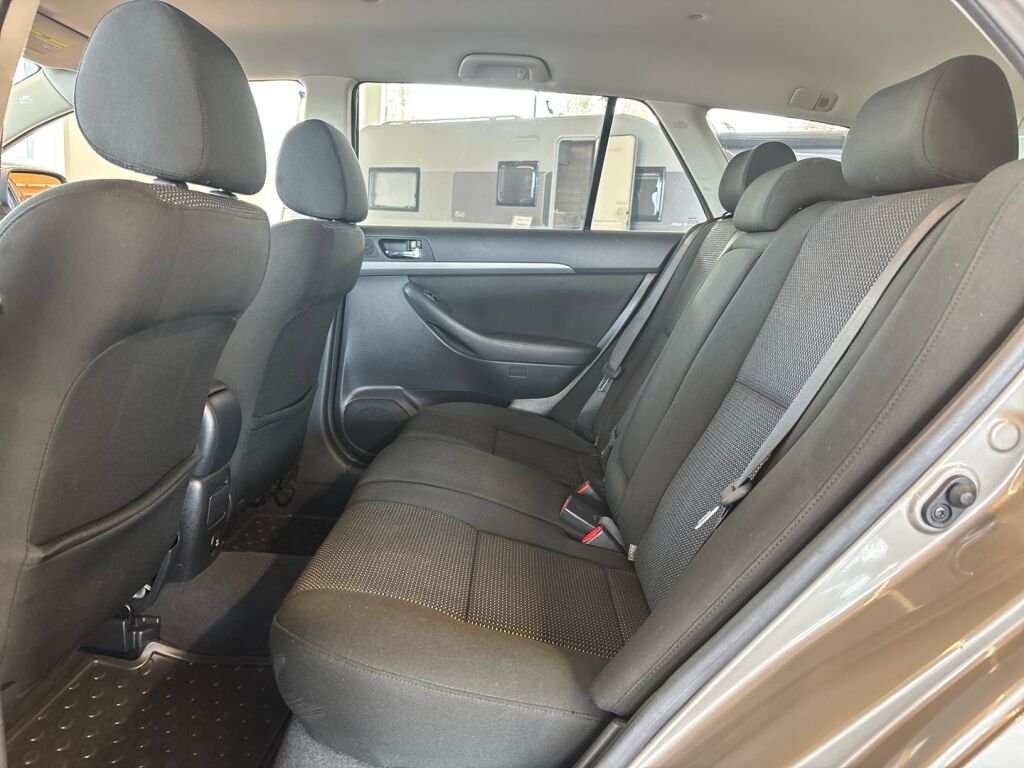 Toyota Avensis 2007 Ruskea (beige)