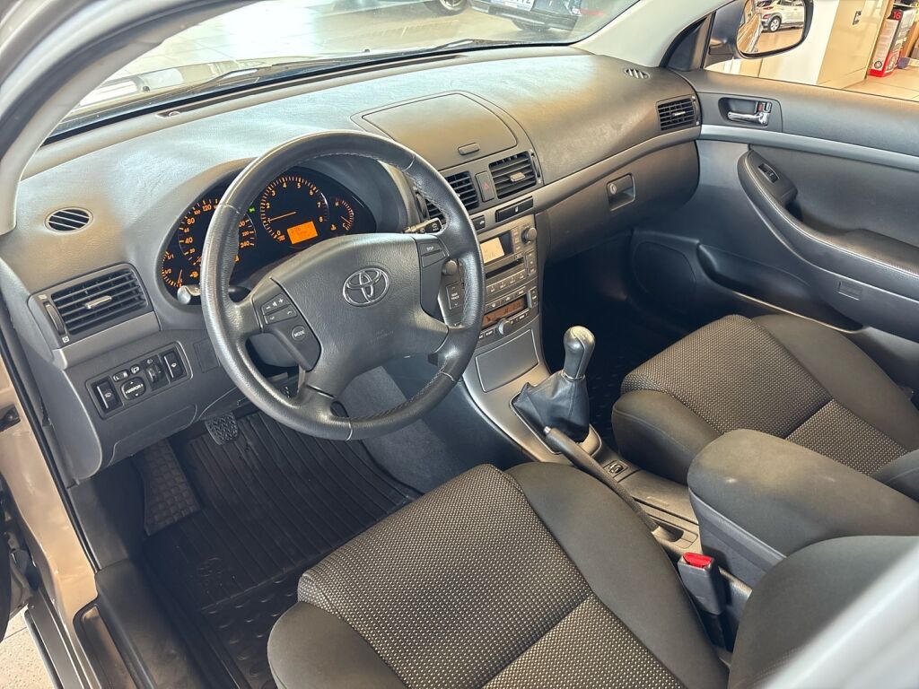 Toyota Avensis 2007 Ruskea (beige)