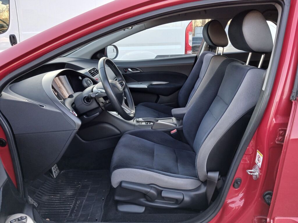 Honda Civic 2008 Punainen